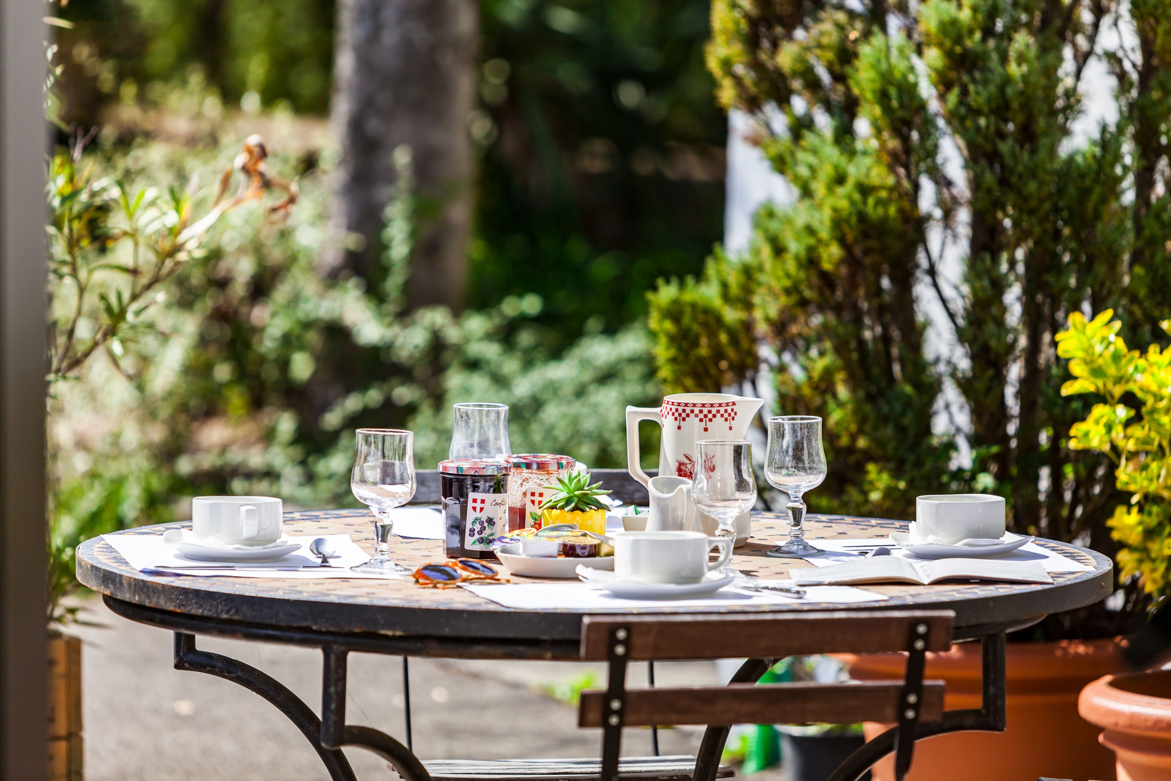 daily full breakfast (eur 13.5 per person)