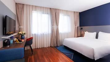 Premium bedding, in-room safe, desk, iron/ironing board