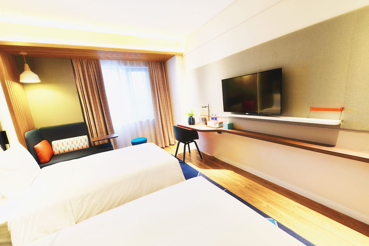 Standard Room, 2 Single Beds, City View (High Floor) | Premium bedding, in-room safe, desk, iron/ironing board