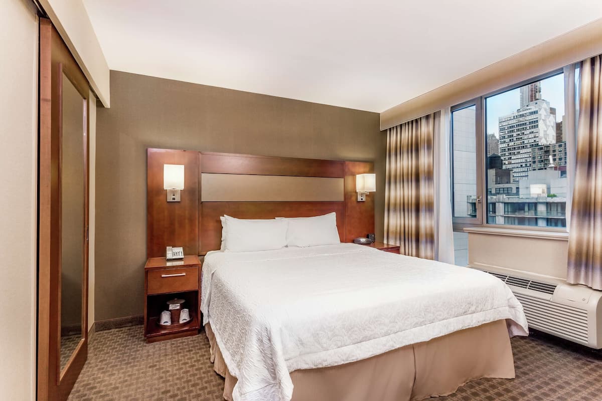 Room, 1 King Bed, City View | In-room safe, blackout drapes, iron/ironing board, free WiFi