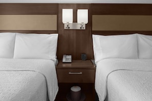 In-room safe, blackout drapes, iron/ironing board, WiFi (free) - Hampton Inn Manhattan Grand Central (New York)