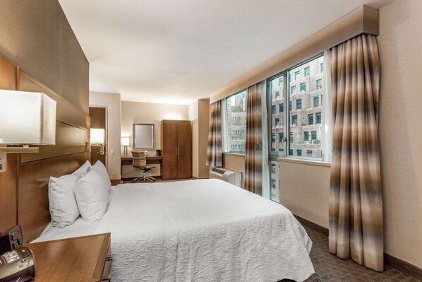 ห้องพัก, เตียงคิงไซส์ 1 เตียง, พร้อมสิ่งอำนวยความสะดวกสำหรับผู้พิการ, วิวเมือง (Bathtub) | ตู้นิรภัยในห้องพัก, ผ้าม่านกันแสง, เตารีด/โต๊ะรีดผ้า, Wi-Fi ฟรี