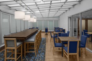 Free daily buffet breakfast  - Hampton Inn Manhattan Grand Central (New York)