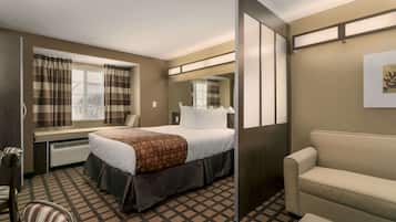 Studio-suite - 1 queensize-seng - ikke-ryger | Skrivebord, mørklægningsgardiner, strygejern/strygebræt