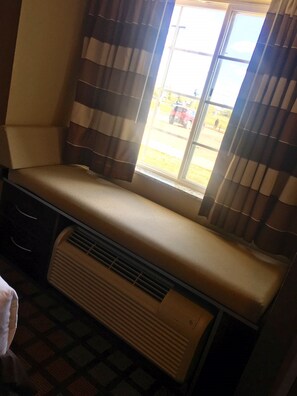 Desk, blackout curtains, iron/ironing board, free cots/infant beds - Microtel Inn And Suites Minot (Minot)