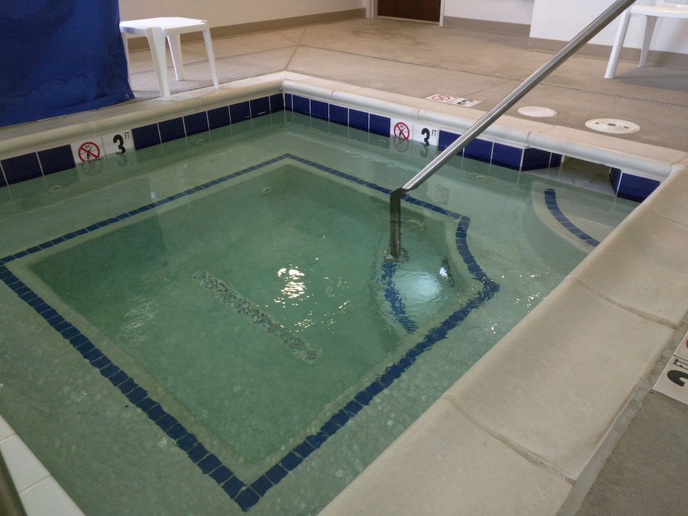 Microtel Inn & Suites by Wyndham Minot photo 6