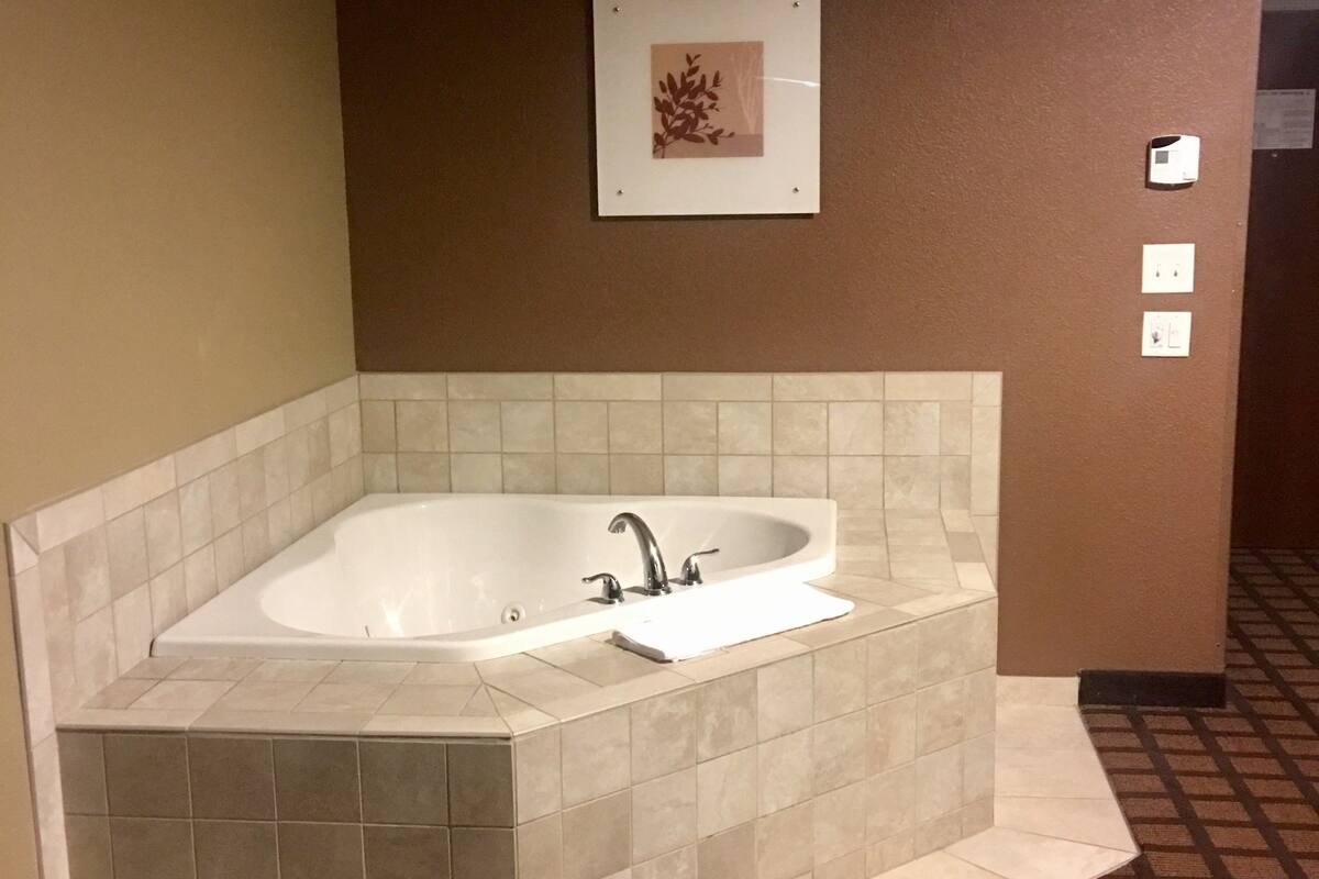 jetted bathtub