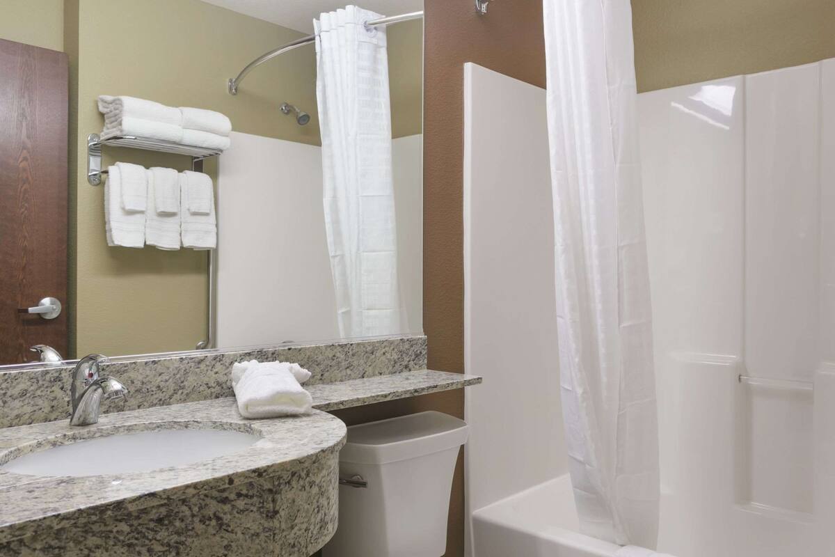 combined shower/bathtub, free toiletries, hair dryer, towels