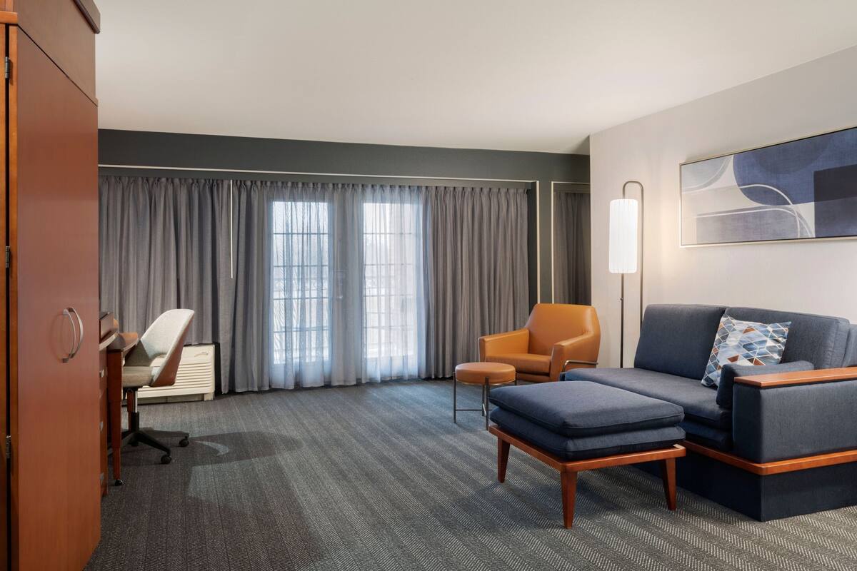 Deluxe Studio, 1 King Bed with Sofa bed, Balcony | Living room | Flat-screen TV