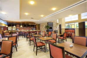 Petit déjeuner buffet (295 MXN par personne)