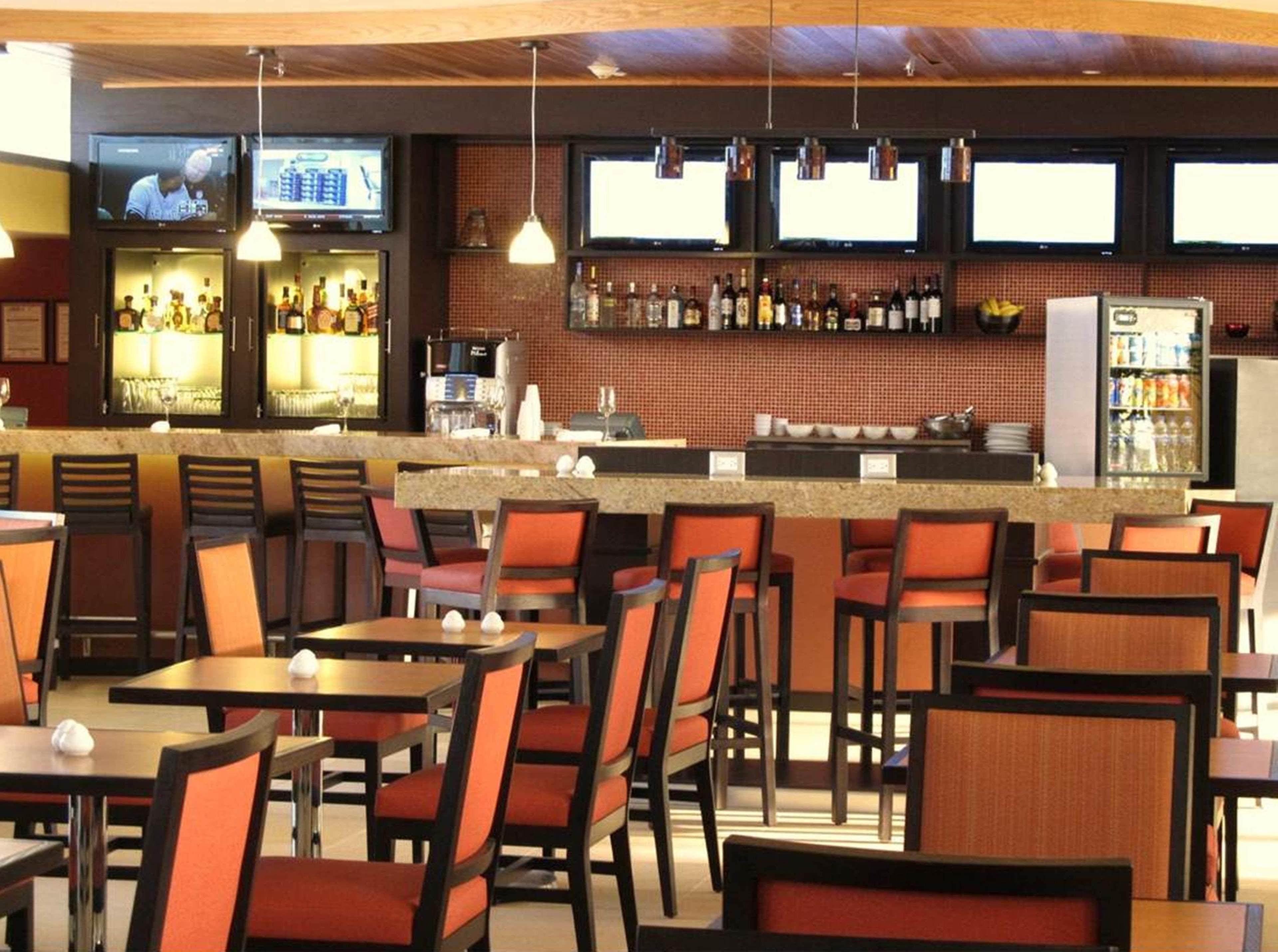 breakfast, lunch, dinner served; international cuisine