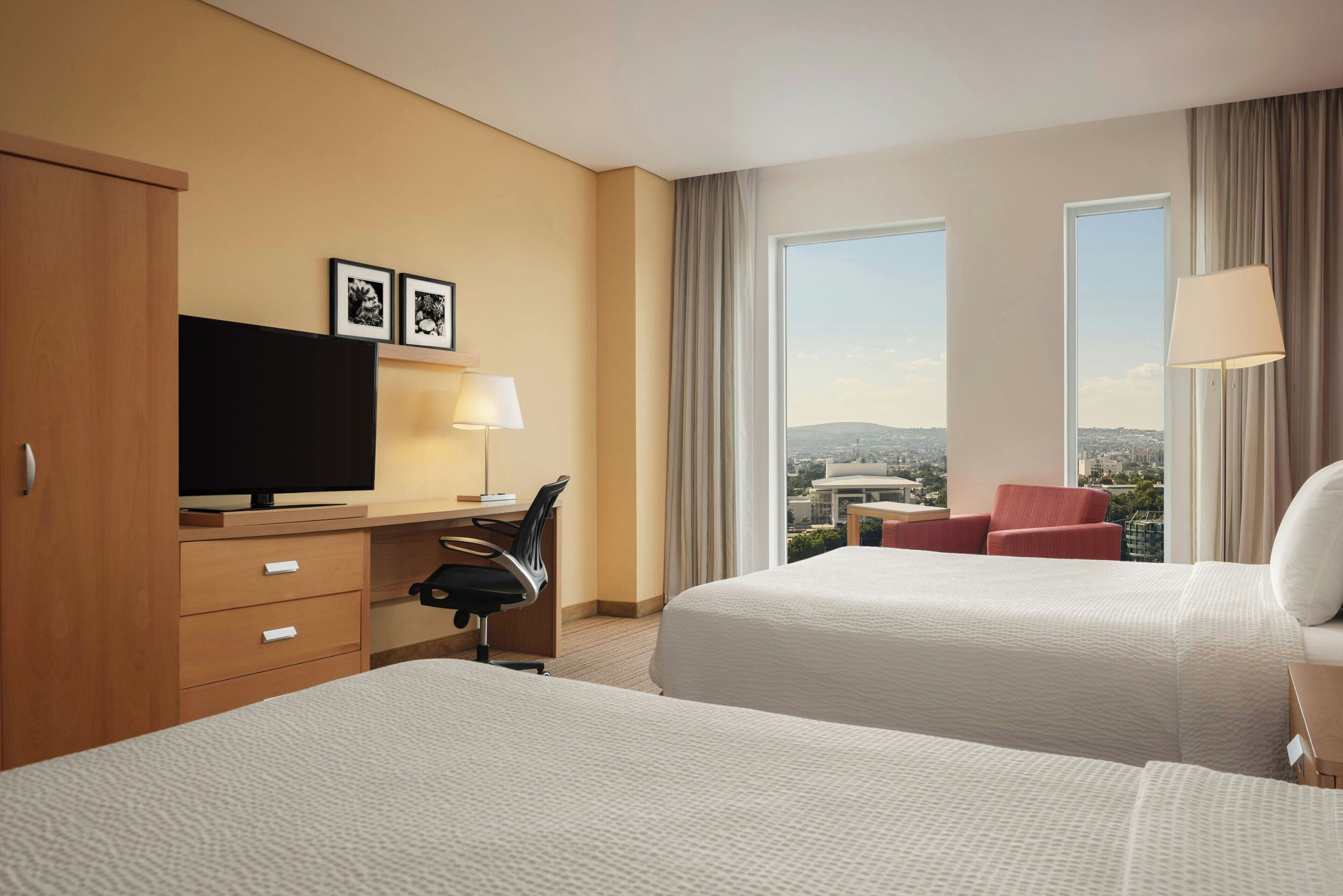 Habitación, 2 camas de matrimonio | Ropa de cama hipoalergénica y colchones con acolchado adicional