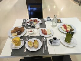 Desayuno bufé gratuito y diario