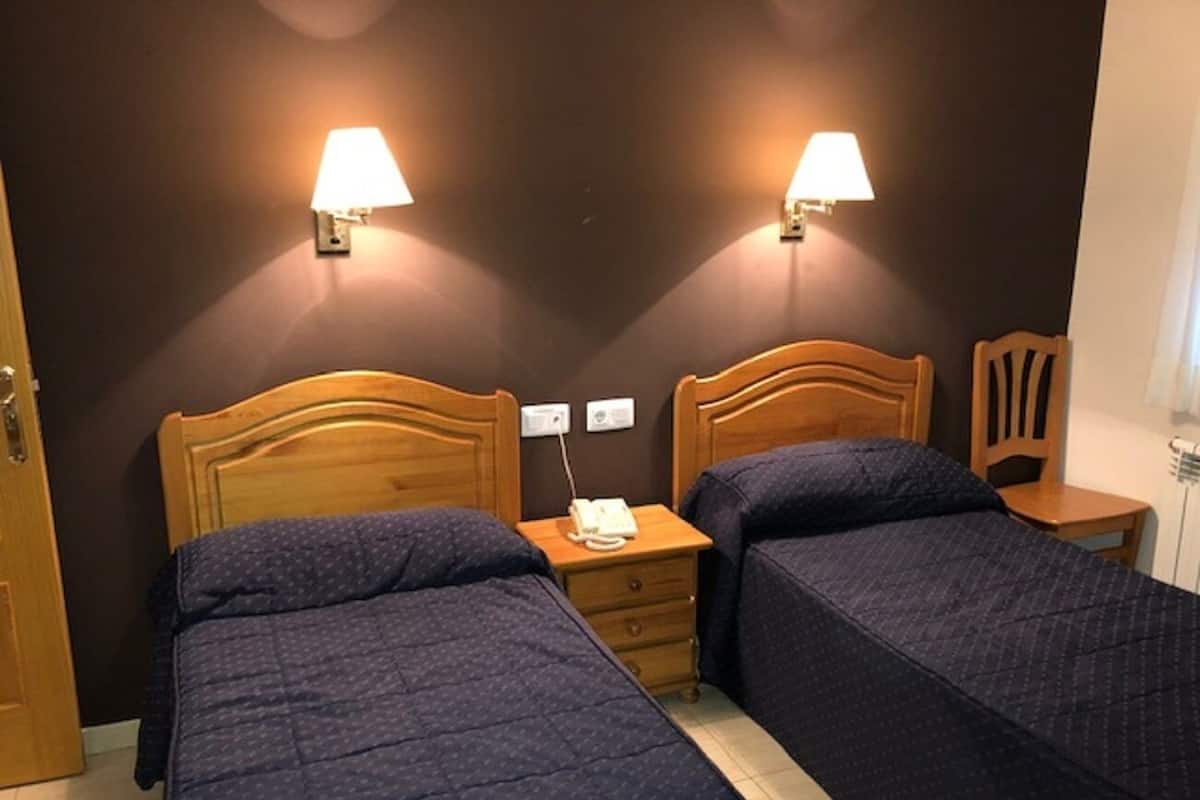Habitación estándar con 2 camas individuales, con acceso para personas discapacitadas, baño privado | Servicios de la habitación