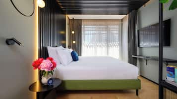 Deluxe Double Room | 1 bedroom, in-room safe, desk, iron/ironing board