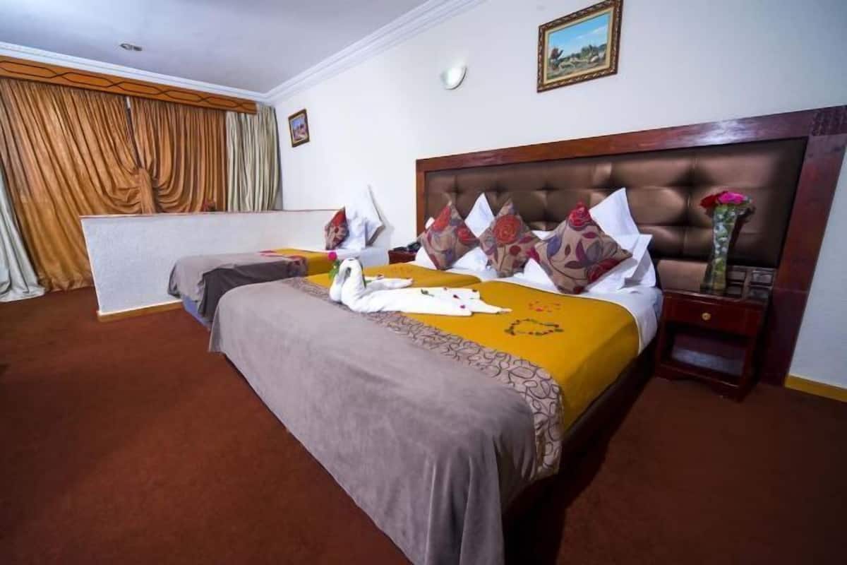 Een minibar, een kluis op de kamer, gratis babybedden, extra bedden