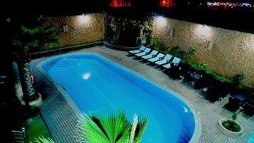 Outdoor pool, pool loungers