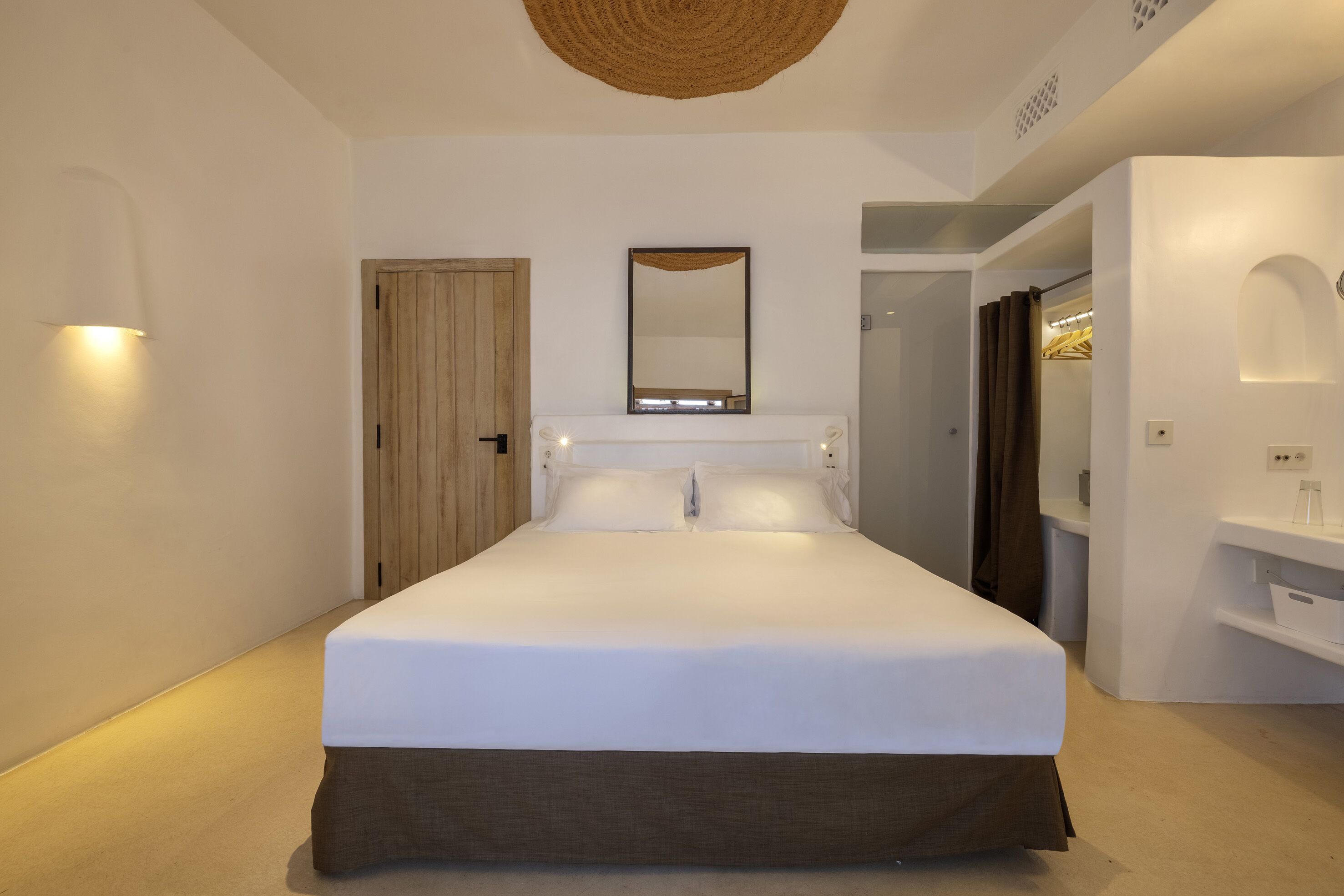 superior double room, terrace | minibar, in-room safe, desk, soundproofing