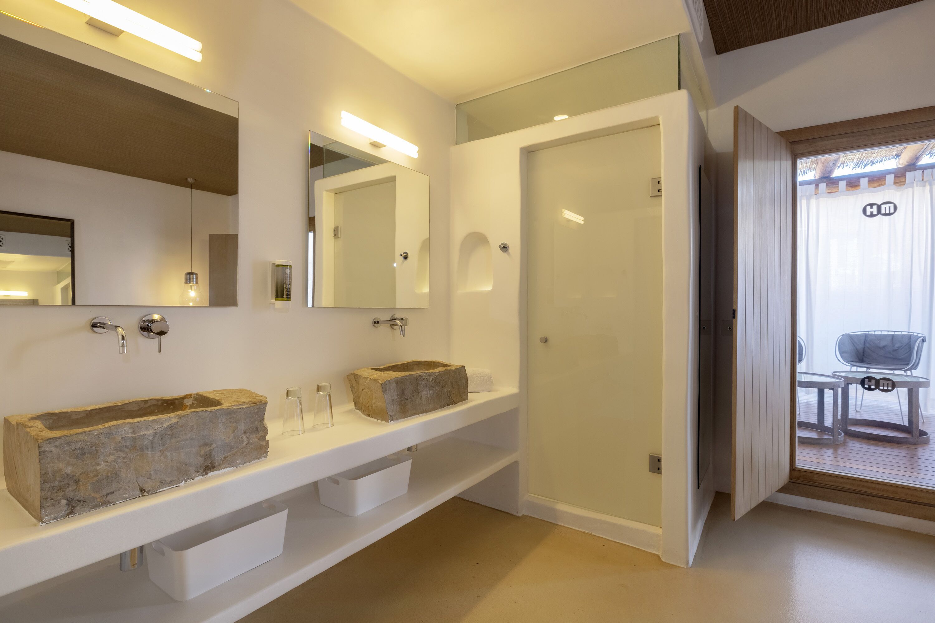 junior suite, terrace | bathroom | shower, free toiletries, hair dryer, towels