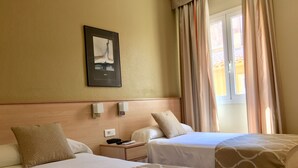 Double or Twin Room - Hotel Alkázar (Valencia)