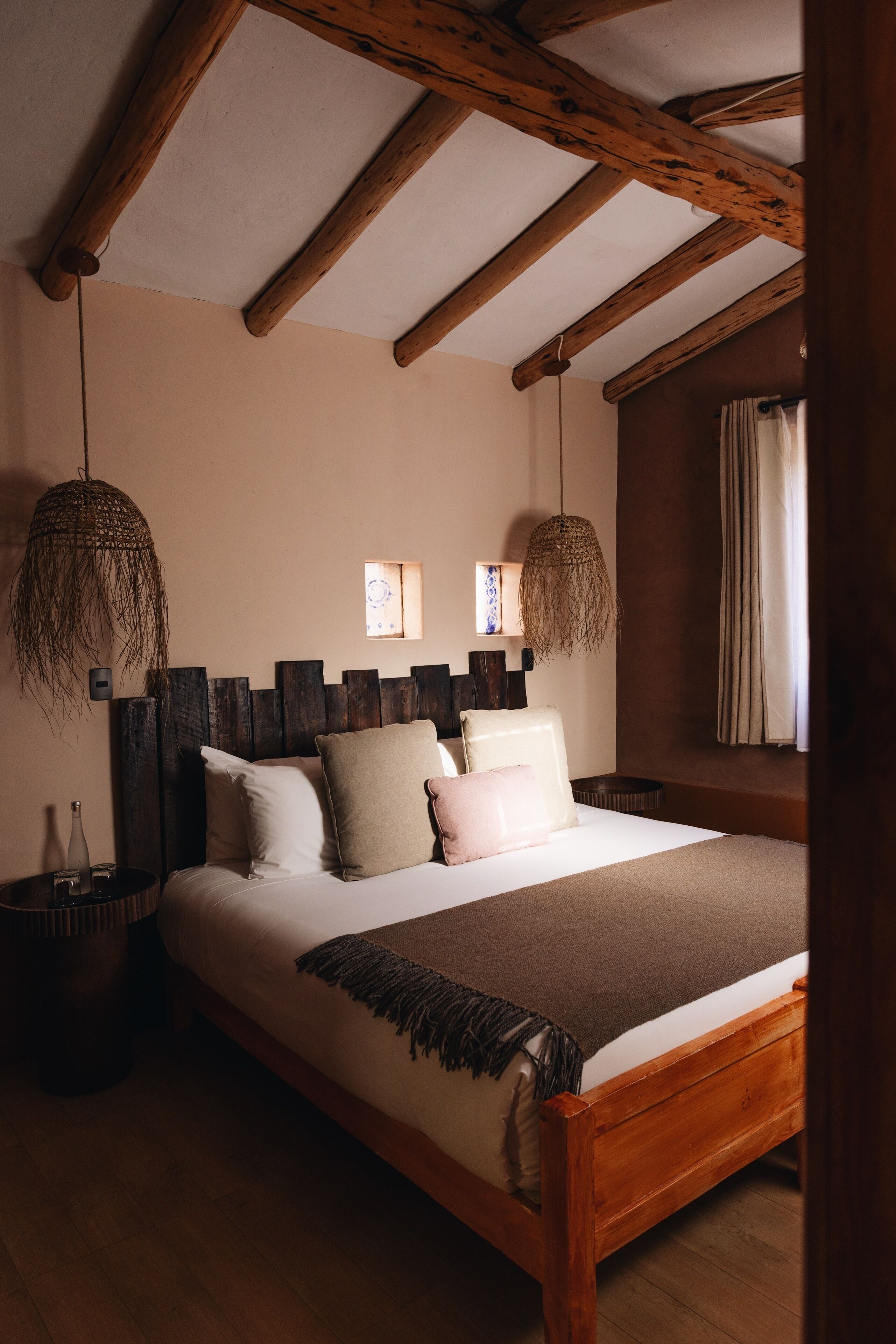 standard room, 1 queen bed (pioneer studio) | minibar, in-room safe, individually decorated, individually furnished