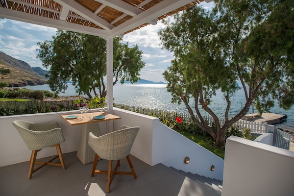 Sea Front Summer House | Terrace/patio