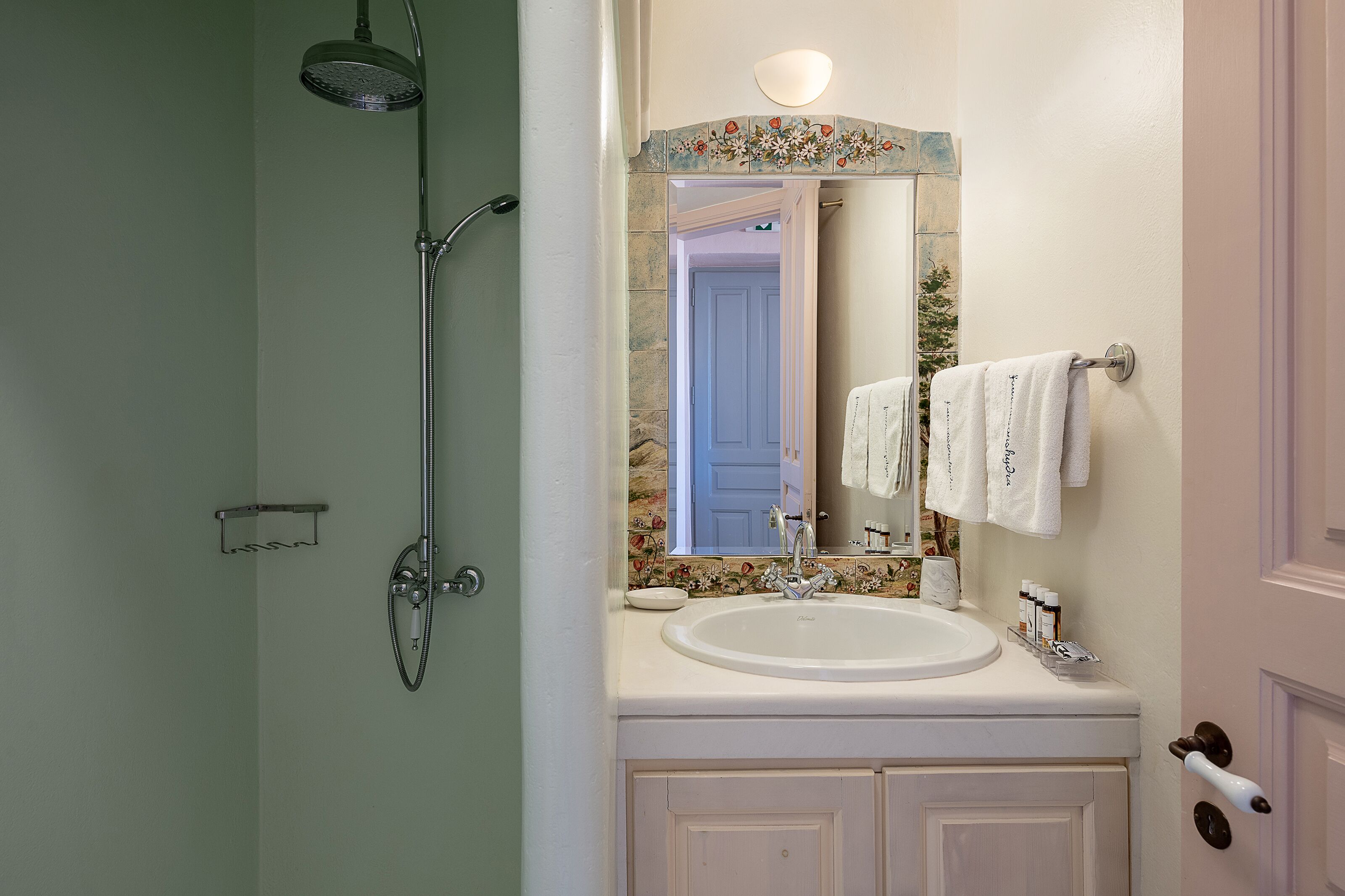 suite, sea view | bathroom | shower, free toiletries, hair dryer, bathrobes