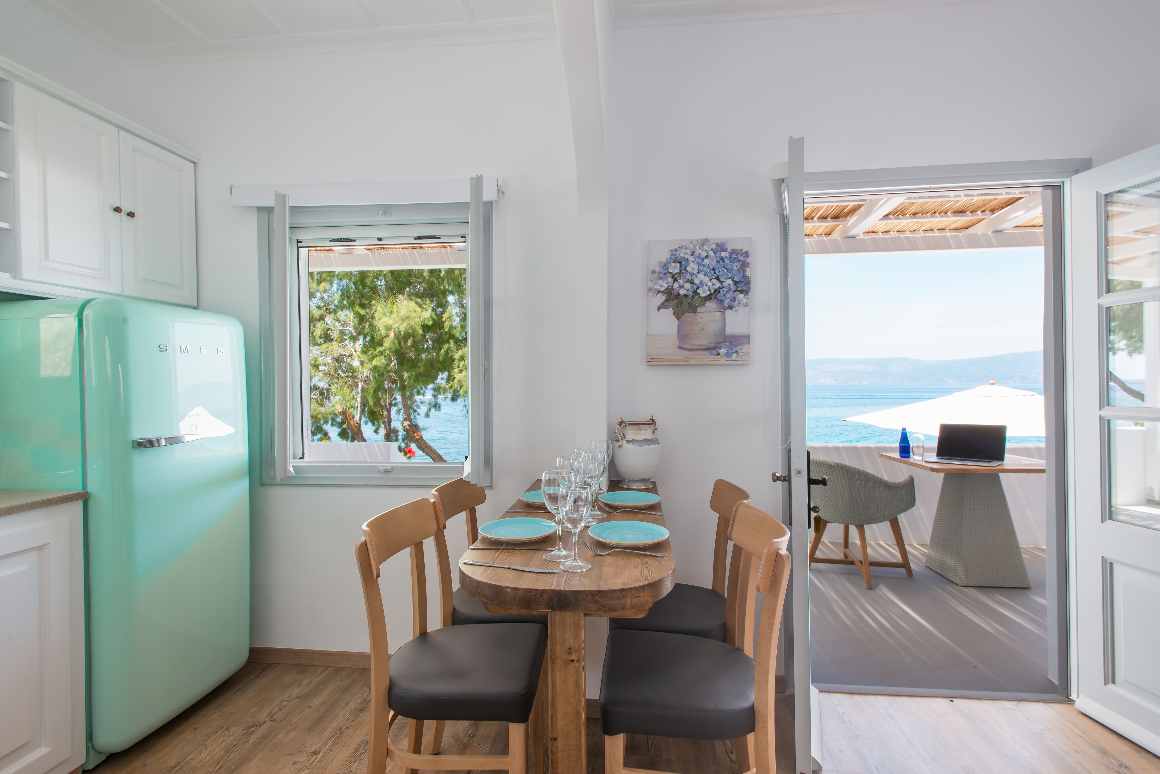 Villa, vue mer, en front de plage | Restauration dans la chambre