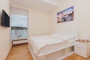 Strykejern/-brett, barnesenger og wi-fi (inkludert)