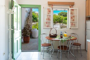 Apartment, Garden View | Private kitchen - Rooms & Apartments Archontou (Sifnos)