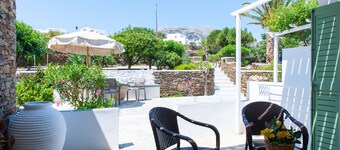 Rooms & Apartments Archontou