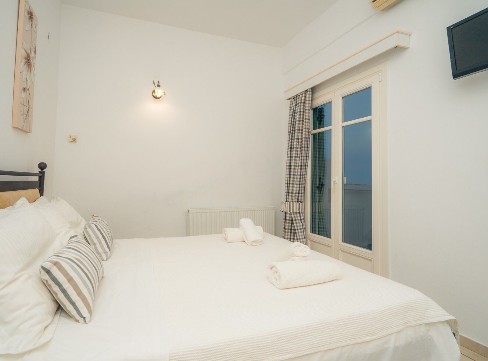 Family Apartment, Sea View | Premium bedding, pillowtop beds, blackout drapes, free WiFi