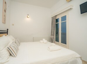 Family Apartment, Sea View - Rooms & Apartments Archontou (Sifnos)