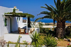 Garden - Rooms & Apartments Archontou (Sifnos)