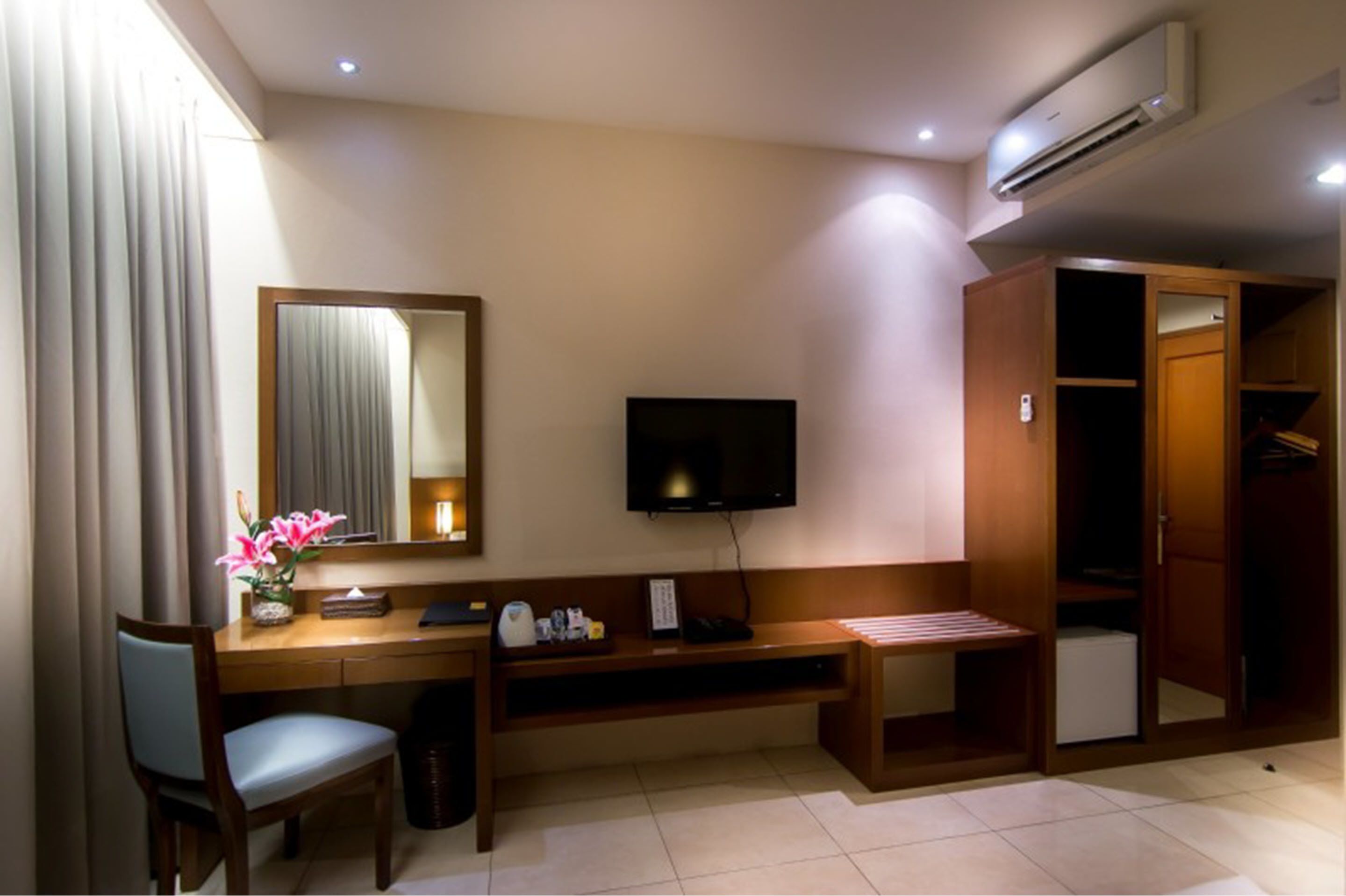 standard room | egyptian cotton sheets, premium bedding, down duvets, pillow-top beds