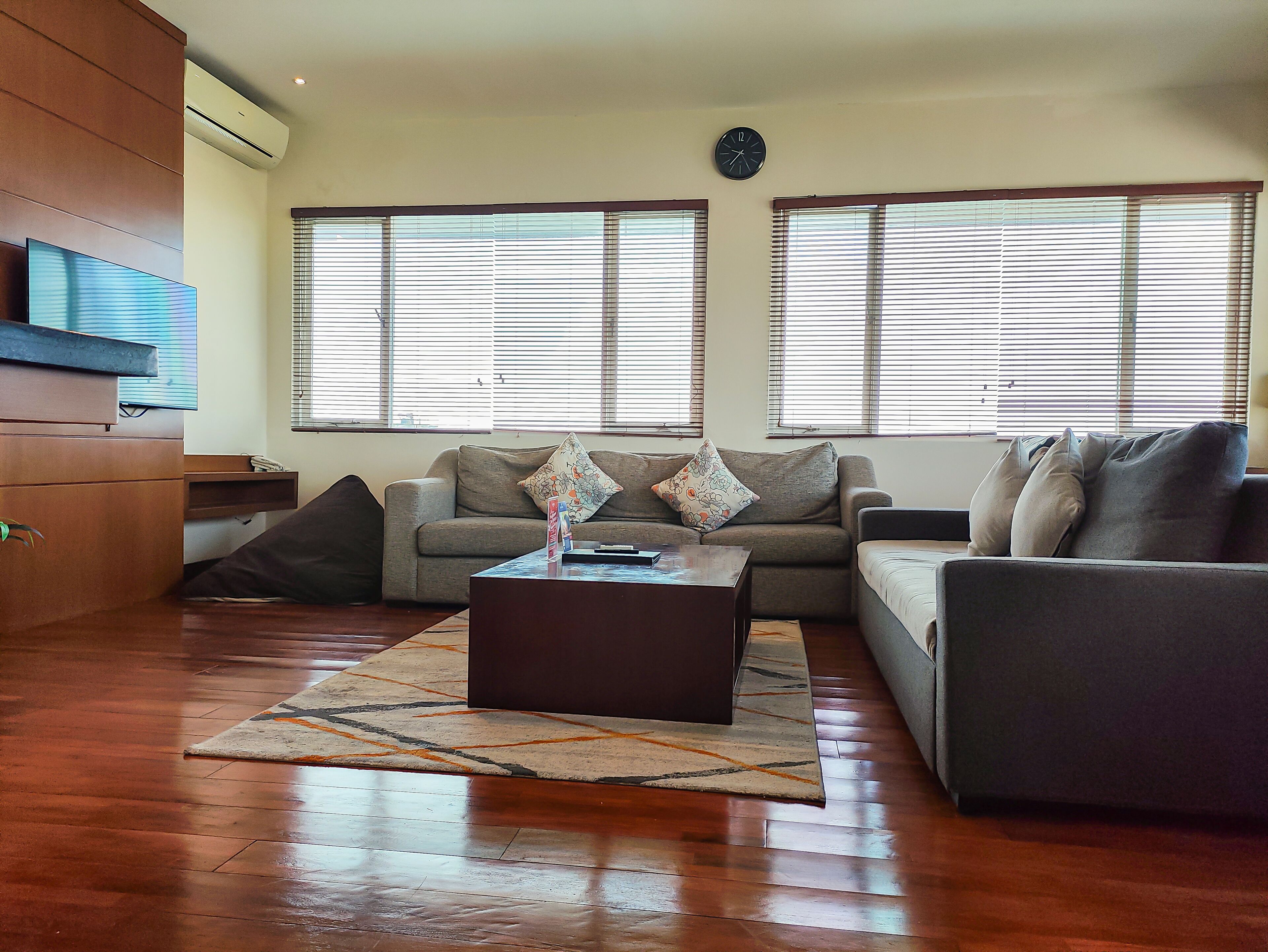 apartment, 3 bedrooms | living area | 32-inch led tv with cable channels, tv, dvd player