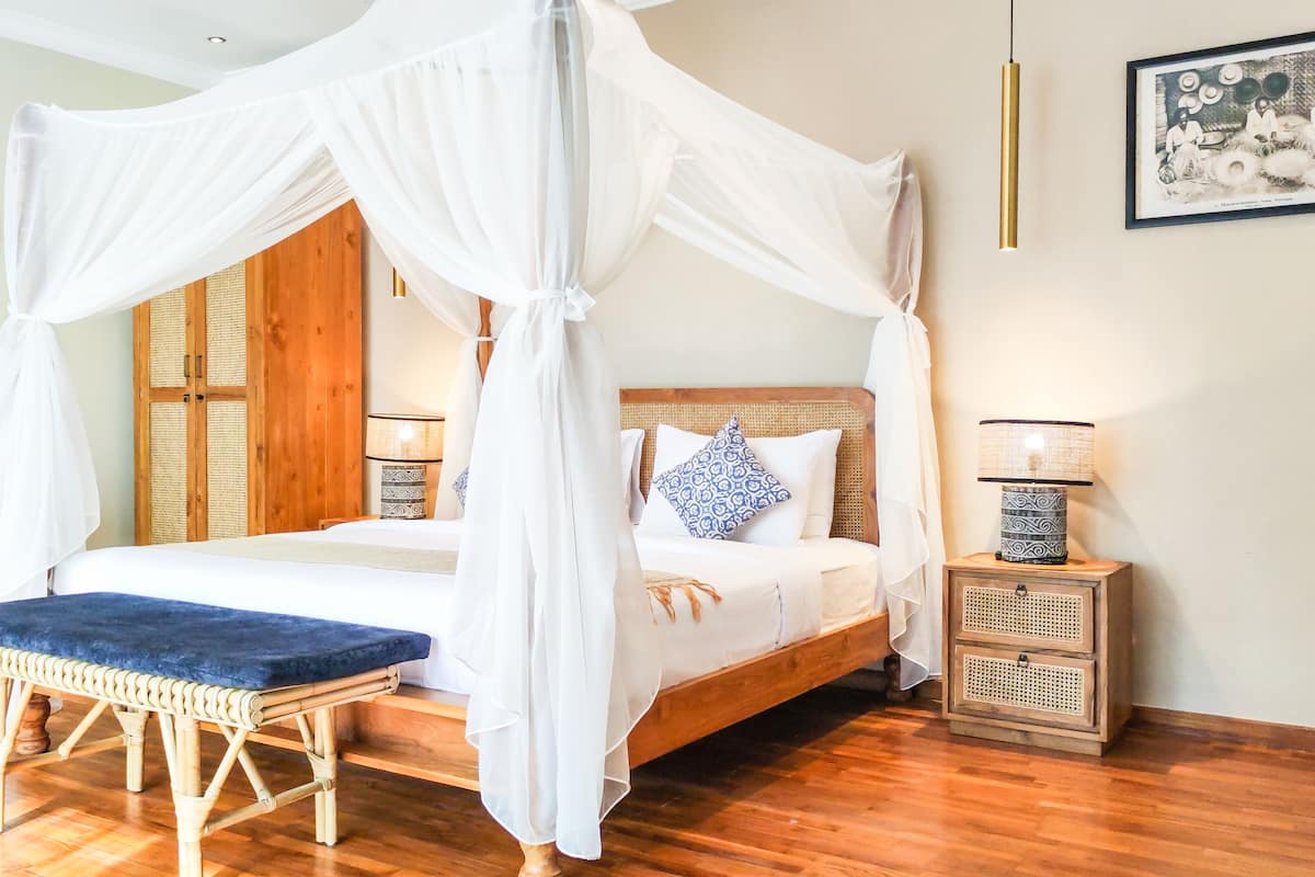 Premier Villa, 1 Bedroom, Accessible, Pool View | Egyptian cotton sheets, premium bedding, down comforters, pillowtop beds