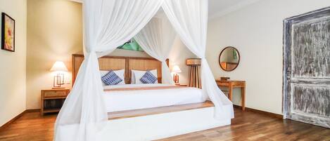 Premier Villa, 2 Bedrooms, Accessible, Pool View | Egyptian cotton sheets, premium bedding, down comforters, pillowtop beds