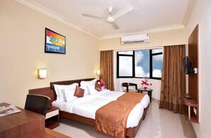 Desk, rollaway beds, bed sheets - Daiwik Hotels (Rahata)