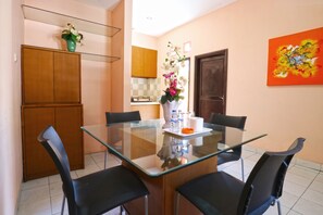 Anggrek Room | Living room | Flat-screen TV - Sayang Residence 1 (Denpasar)