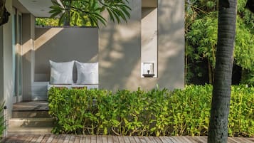 Luxury Poolside Lodge Suite, Ocean view | Premium bedding, minibar, in-room safe, free WiFi