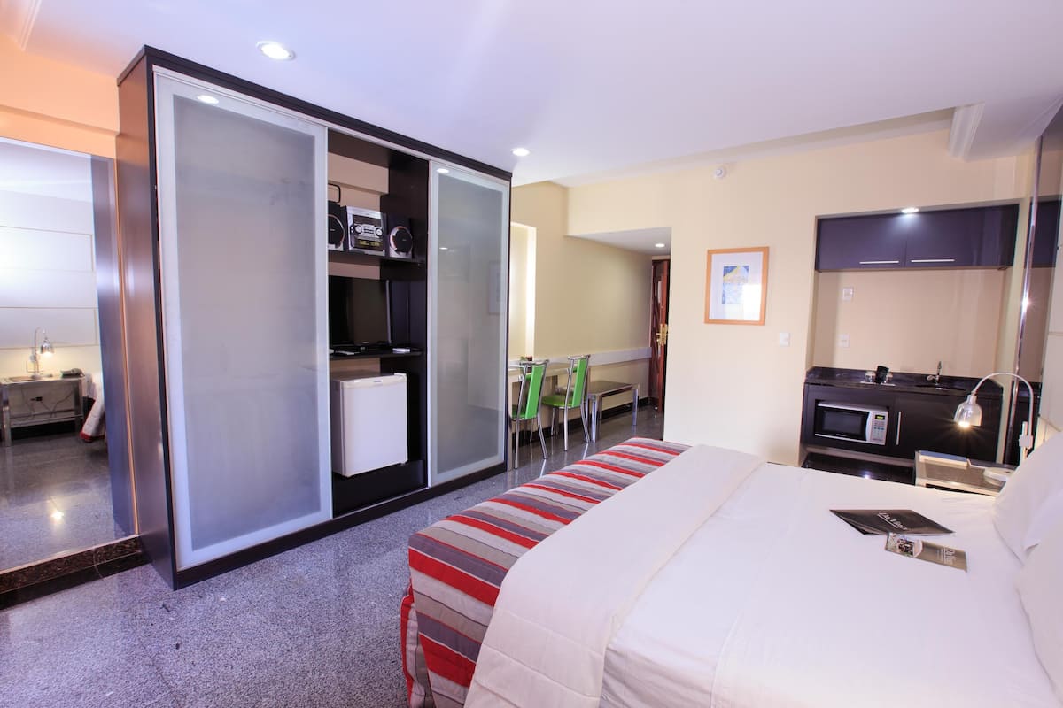 1 Schlafzimmer, Minibar, Schreibtisch, Verdunkelungsvorhänge