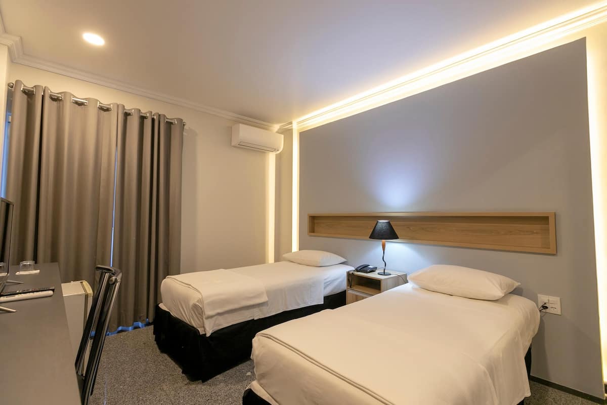 1 Schlafzimmer, Minibar, Schreibtisch, Verdunkelungsvorhänge