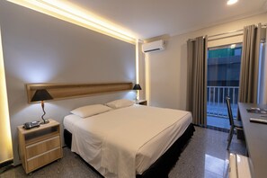 トラディショナル スタジオ | ミニバー、デスク、遮光カーテン、防音設備