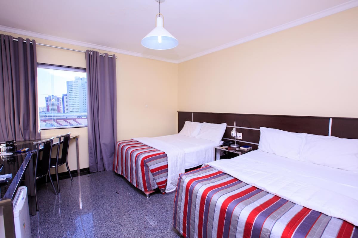 1 Schlafzimmer, Minibar, Schreibtisch, Verdunkelungsvorhänge