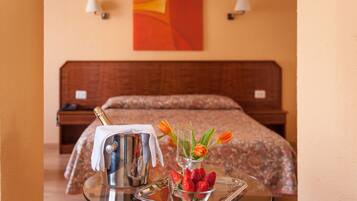 Suite | Caixa forta a l'habitació, escriptori i cortines opaques