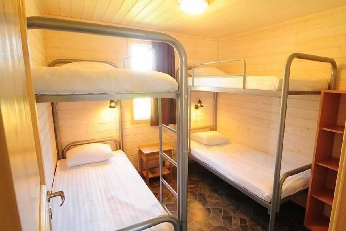 واي فاي مجانًا وملاءات أسرّة