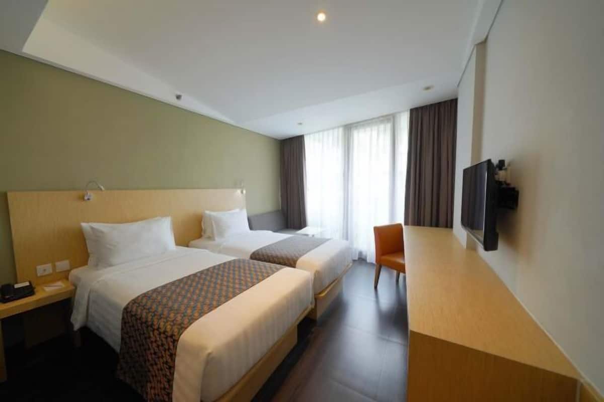 1 bedroom, desk, blackout drapes, free WiFi