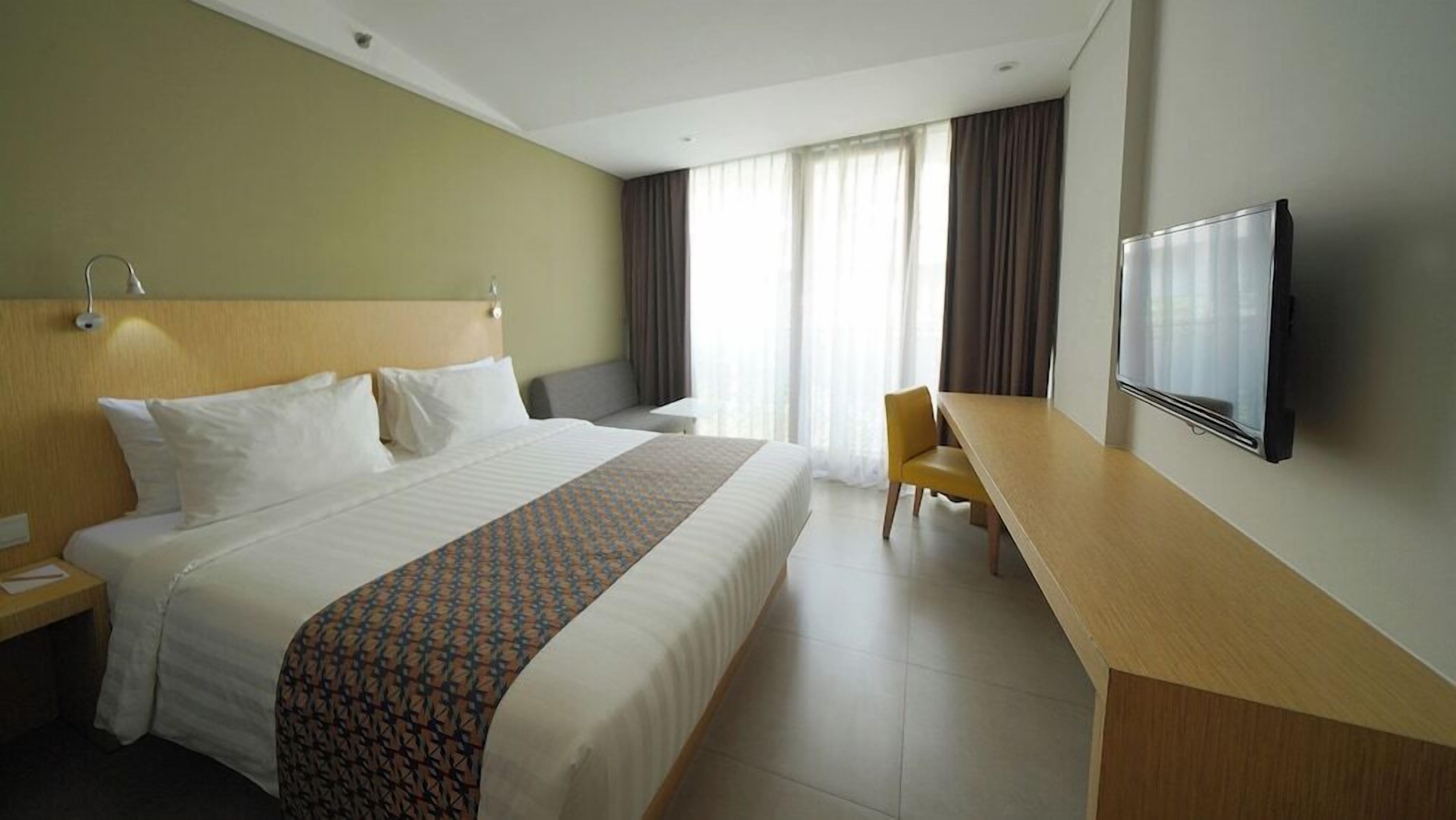 Desk, blackout curtains, free WiFi, bed sheets