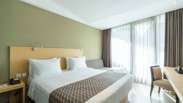 Kamar Premier, 1 Tempat Tidur King, pemandangan kolam renang | Pemandangan dari kamar